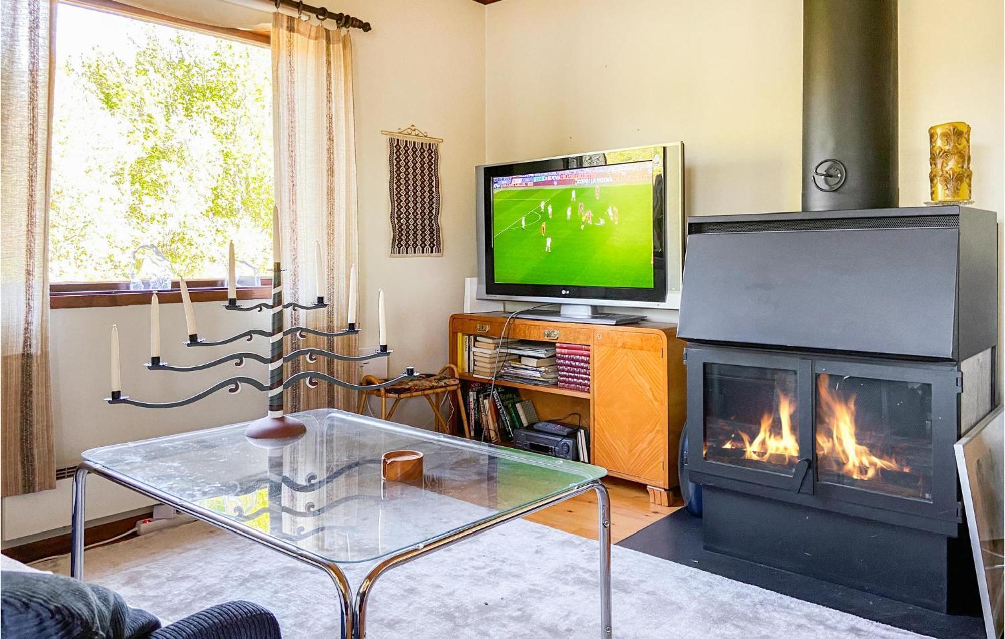 Awesome Home In Lenhovda With Wifi エクステリア 写真